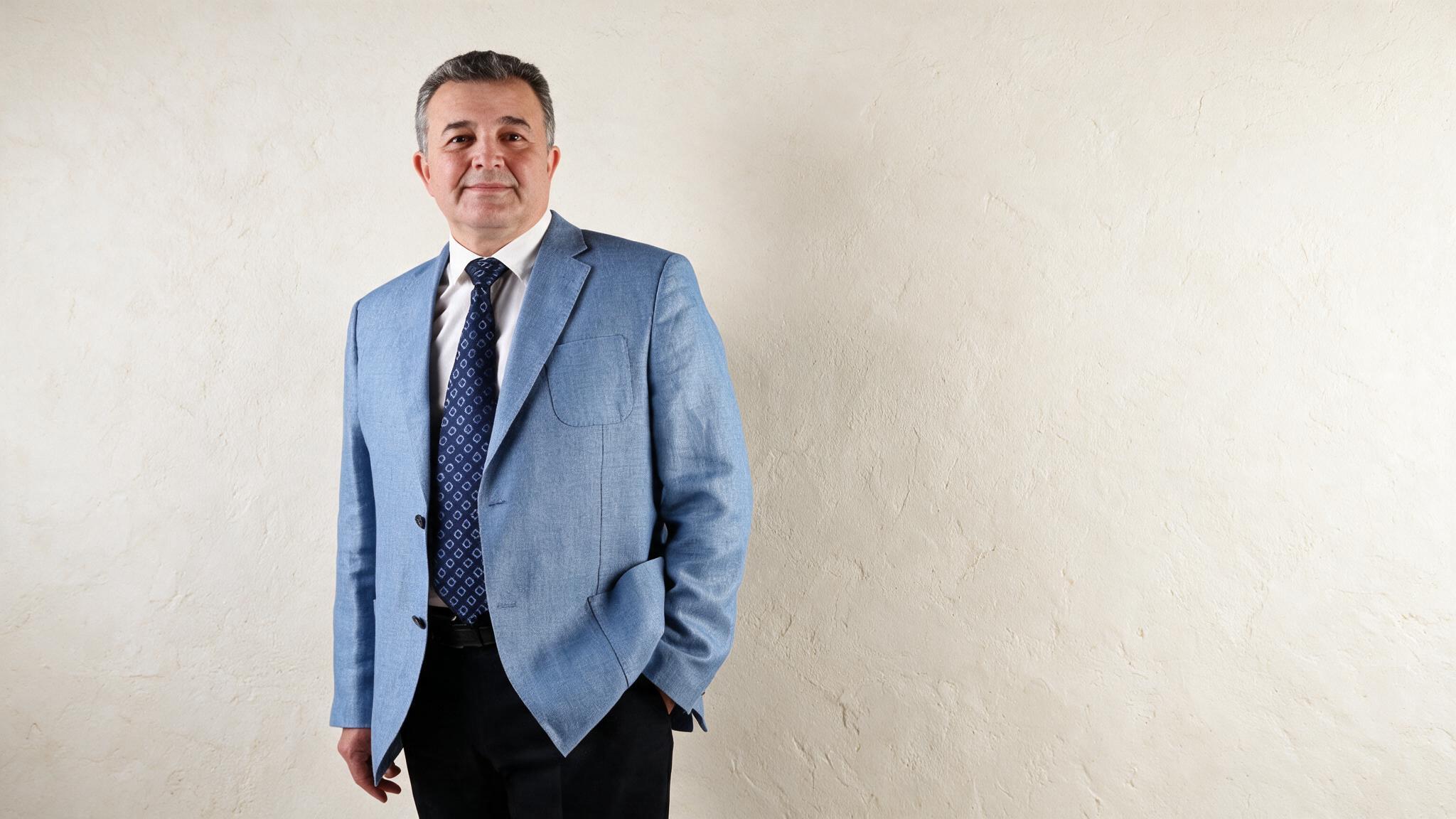 Op. Dr. Vedat Menderes